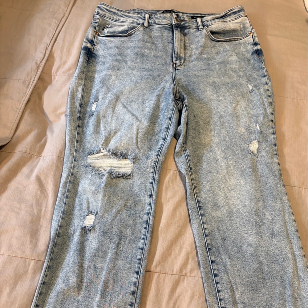 Judy Blue Light Wash Distressed Women's Jeans